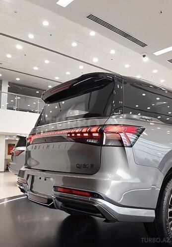 Infiniti QX80-5