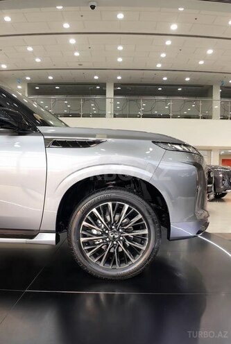 Infiniti QX80-4