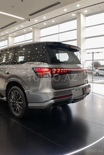 Infiniti QX80-6