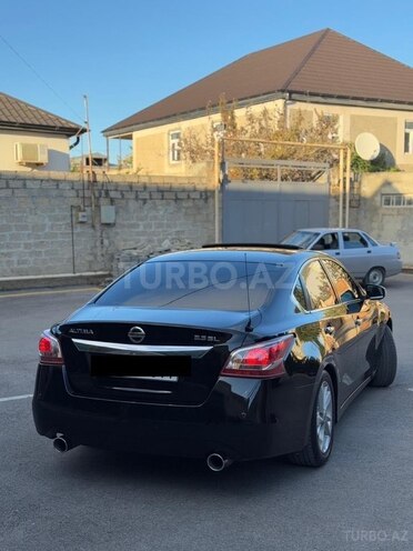 Nissan Altima-4