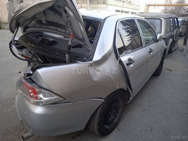 Mitsubishi Lancer-10