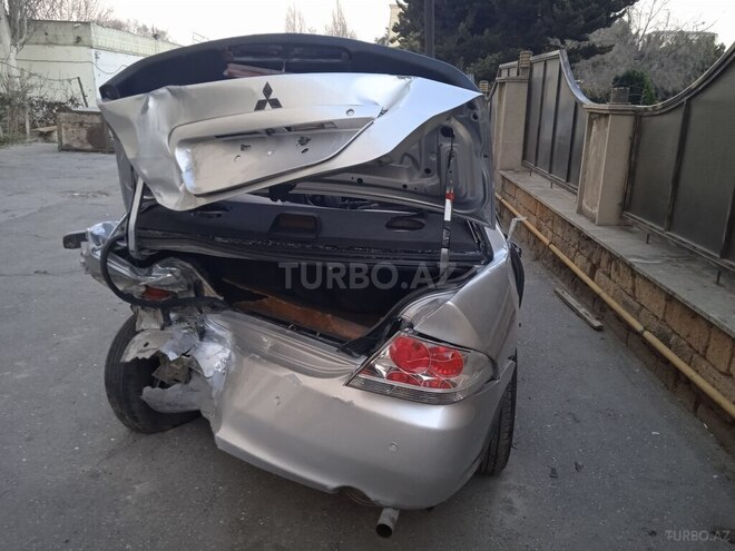 Mitsubishi Lancer-9