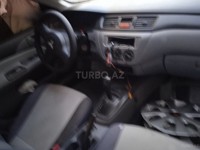 Mitsubishi Lancer-11