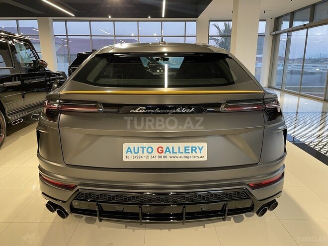 Lamborghini Urus-4