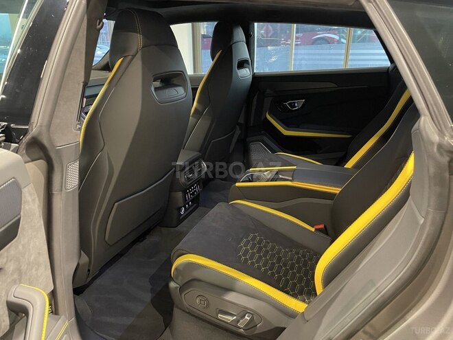 Lamborghini Urus-14