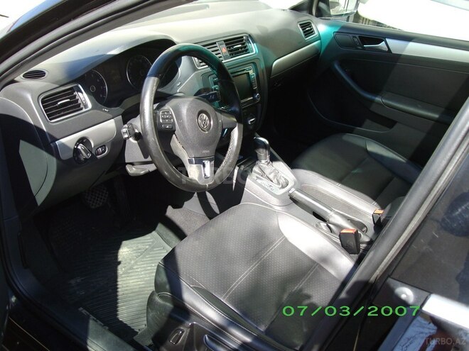 Volkswagen Jetta-5