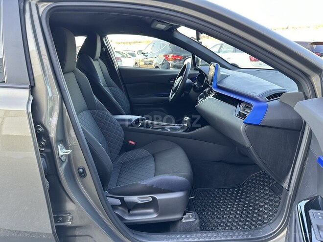 Toyota C-HR-17