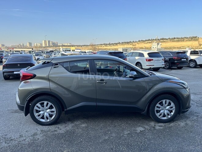 Toyota C-HR-5