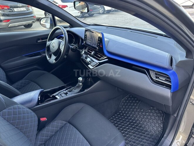 Toyota C-HR-16