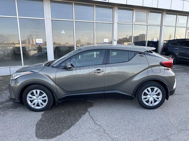 Toyota C-HR-4