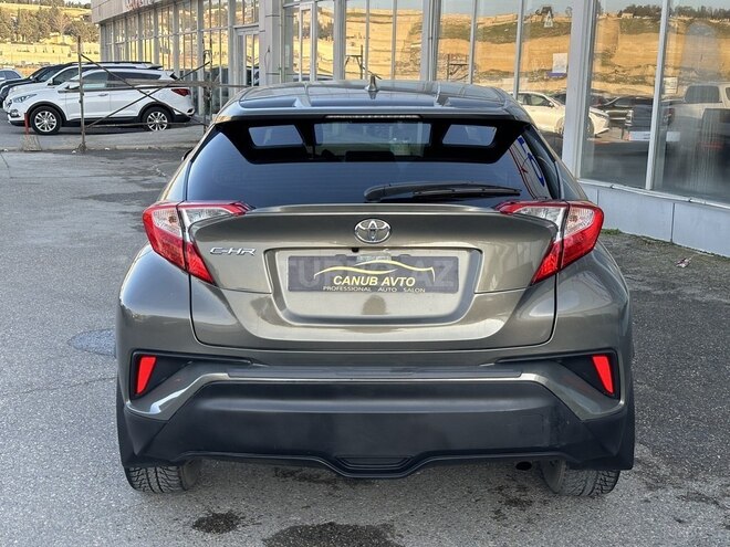 Toyota C-HR-7