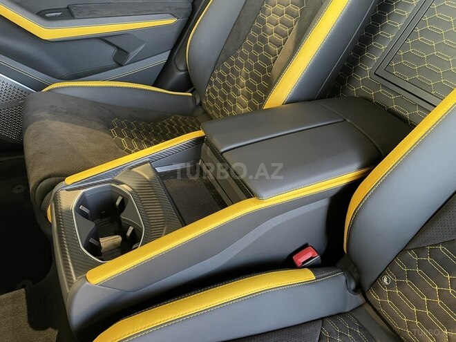 Lamborghini Urus-16