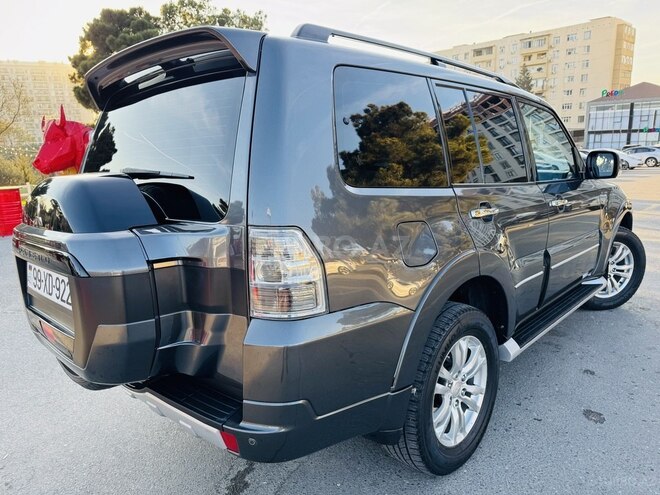 Mitsubishi Pajero-6