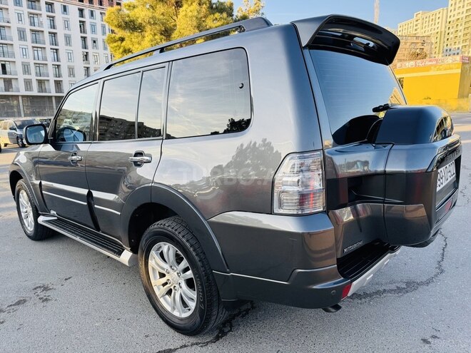 Mitsubishi Pajero-10