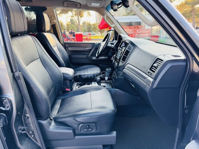 Mitsubishi Pajero-16