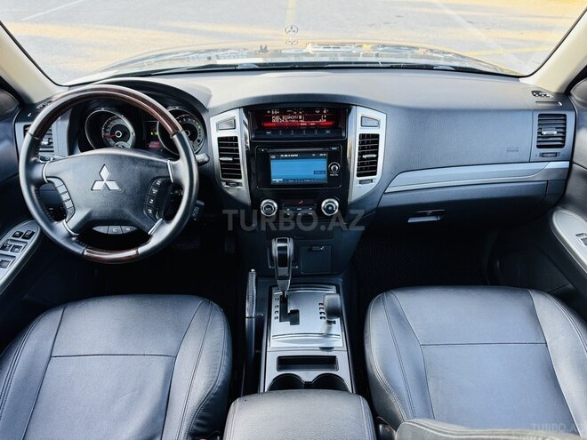 Mitsubishi Pajero-14