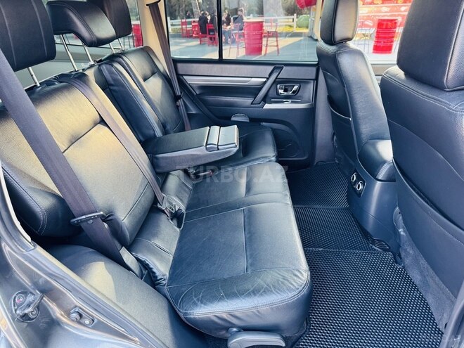Mitsubishi Pajero-19