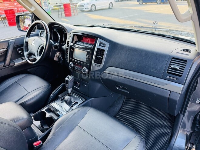 Mitsubishi Pajero-13