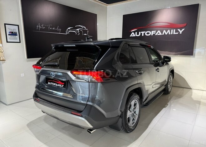 Toyota RAV4-6
