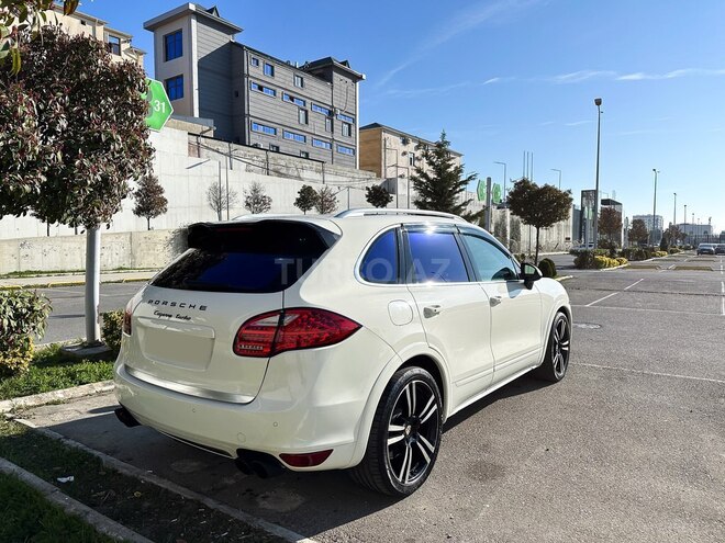 Porsche Cayenne Turbo-3