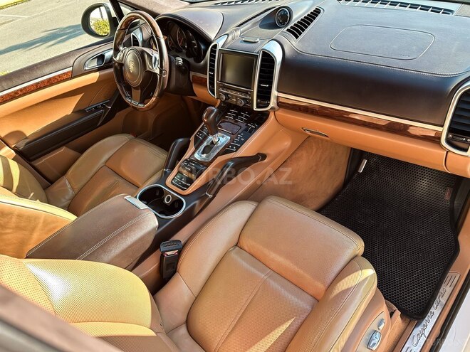 Porsche Cayenne Turbo-10