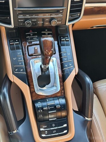 Porsche Cayenne Turbo-12