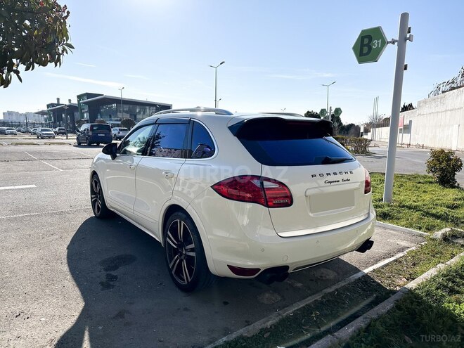 Porsche Cayenne Turbo-4