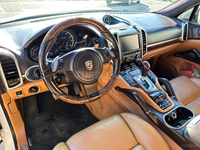 Porsche Cayenne Turbo-11