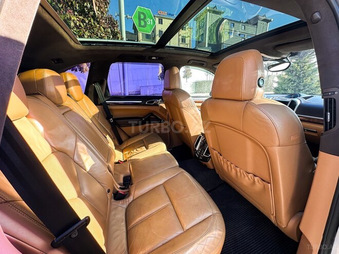 Porsche Cayenne Turbo-13