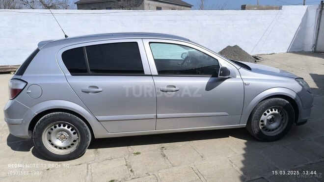 Opel Astra 2004, 268,000 km - 1.4 л - Salyan