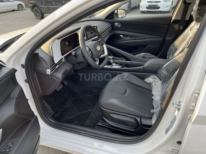 Hyundai Elantra-4