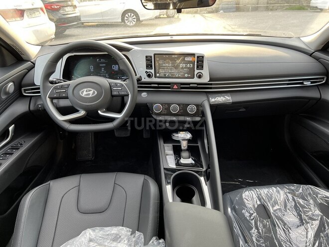Hyundai Elantra-3