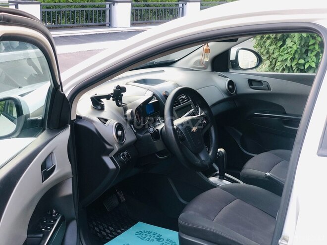 Chevrolet Aveo-8