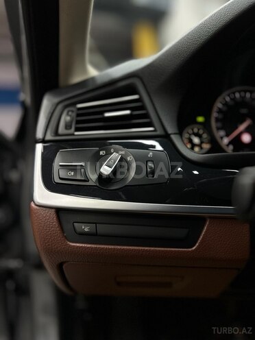 BMW 520 2015, 302,000 km - 2.0 l - Bakı