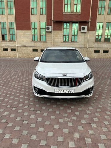 Kia Carnival-1