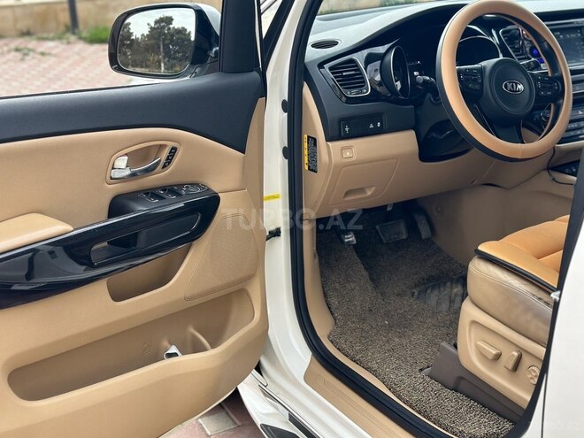 Kia Carnival-4