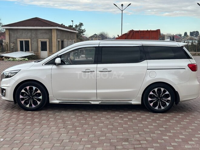 Kia Carnival-13