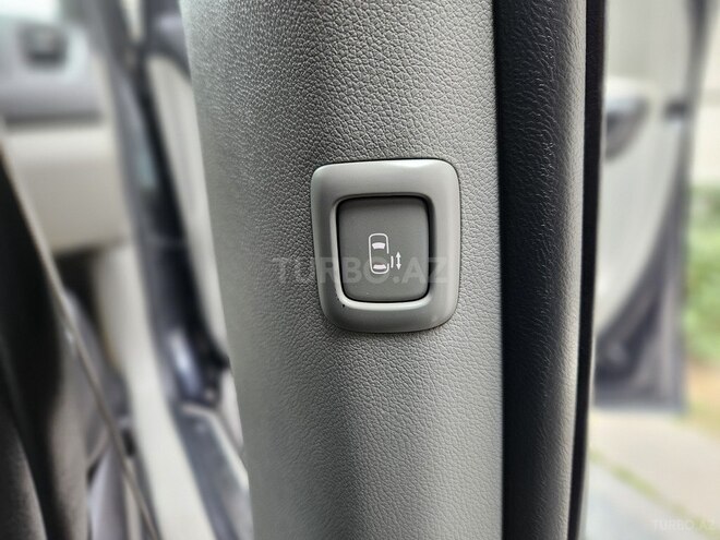 Kia Carnival-17