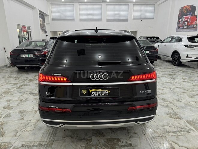 Audi Q7-4