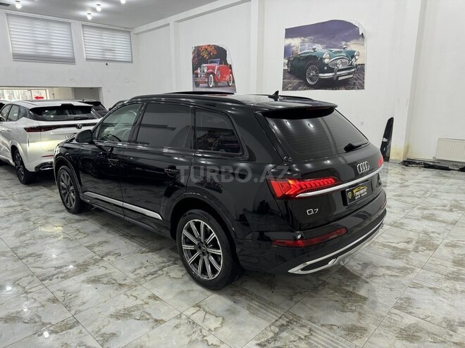 Audi Q7-5