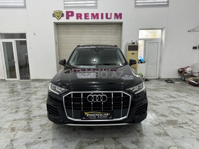 Audi Q7-1