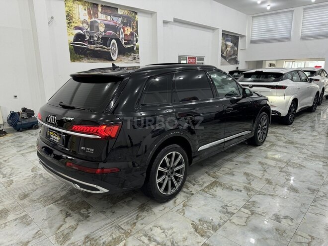 Audi Q7-6