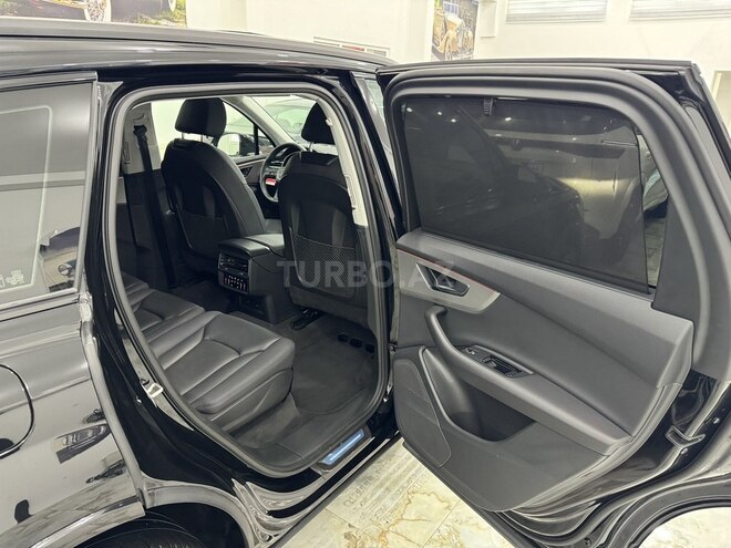 Audi Q7-13