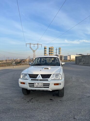 Mitsubishi L200-1