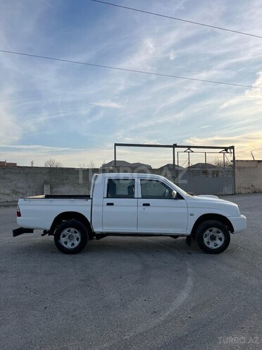 Mitsubishi L200-4