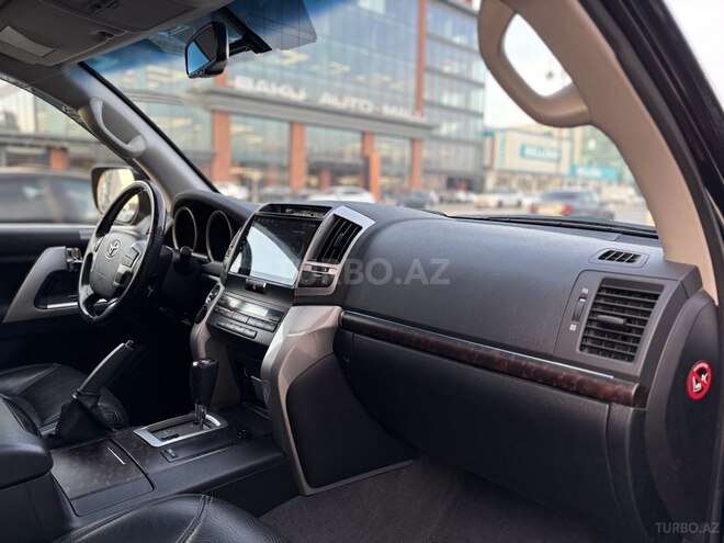 Toyota Land Cruiser-6