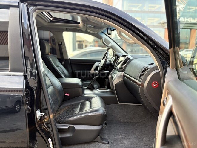 Toyota Land Cruiser-8