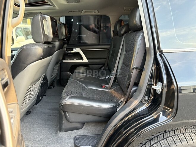 Toyota Land Cruiser-9