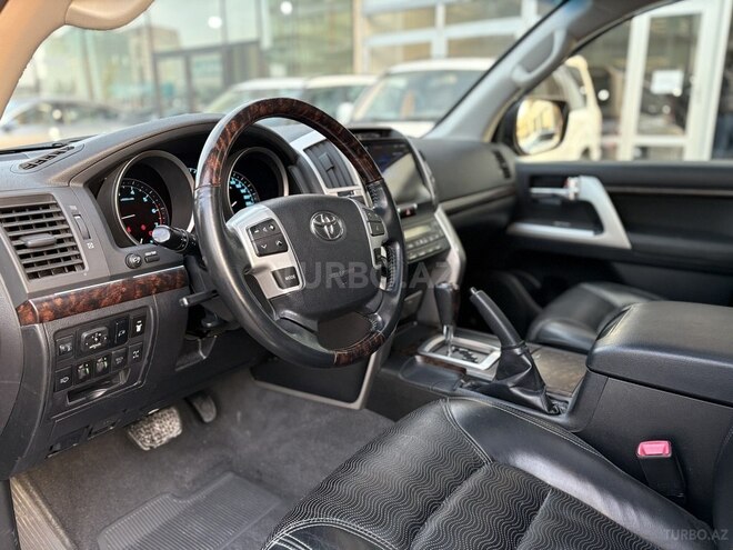 Toyota Land Cruiser-5