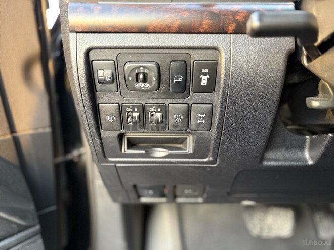 Toyota Land Cruiser-14